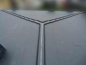 屋根カバー工事貫板取付
